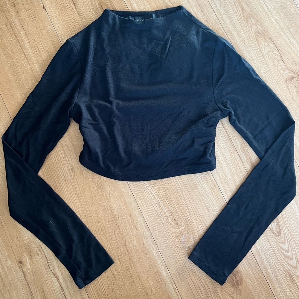 Black Long Sleeve Crop Top